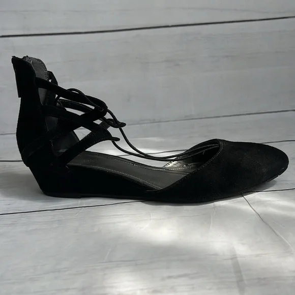 Reaction Kenneth Cole Black Heel With String Suede US 6.5 Med - Picture 7 of 10